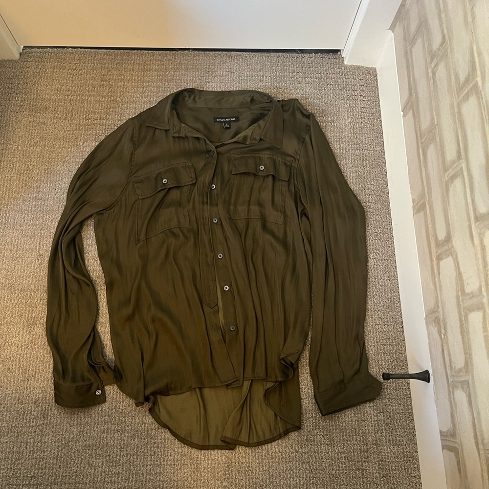 Green Banana Republic satin button down